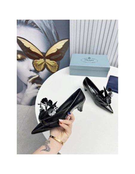 Cheap Reps Prada Pumps 45mm in Black Leather with Floral Appliques