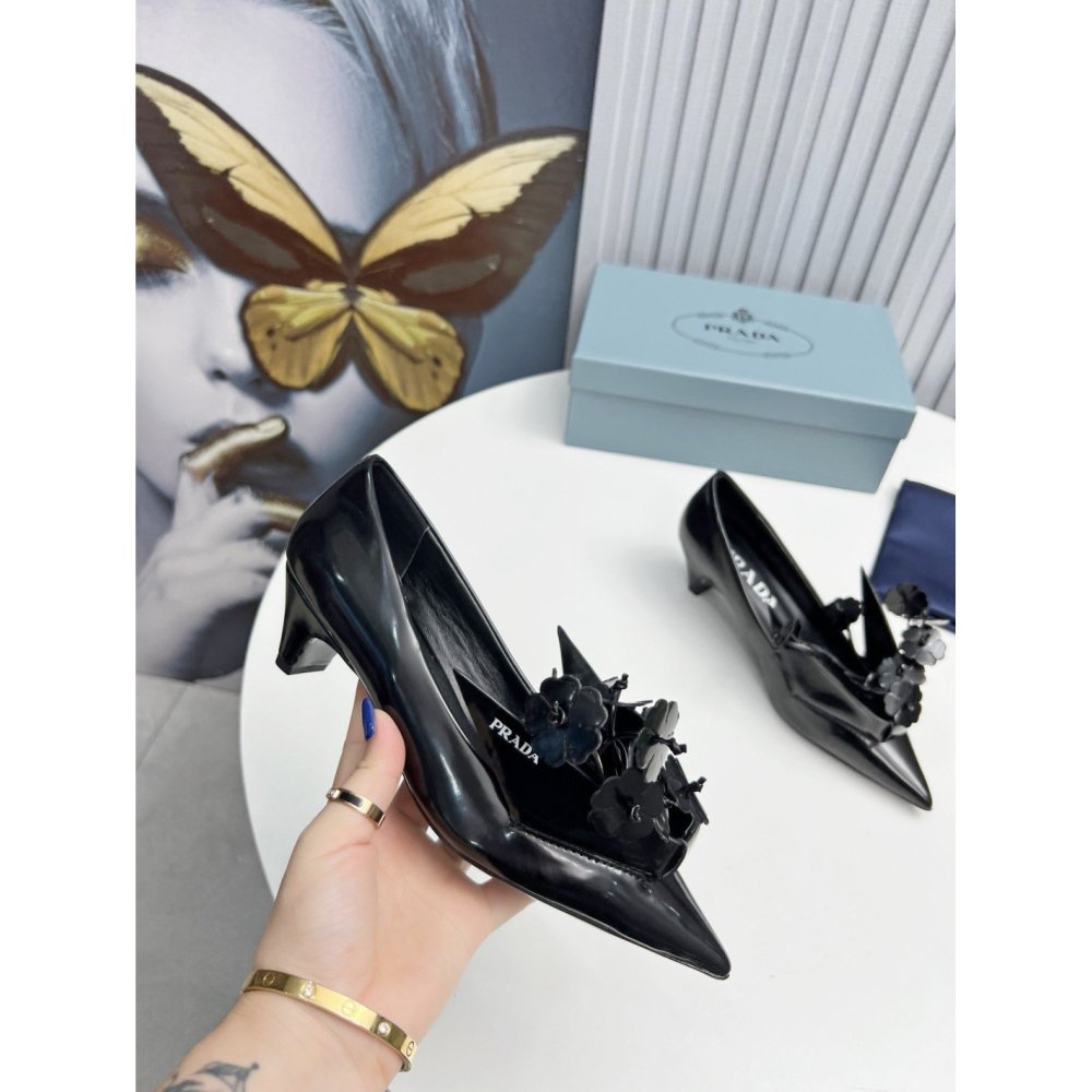 Cheap Reps Prada Pumps 45mm in Black Leather with Floral Appliques