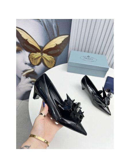 Cheap Reps Prada Pumps 45mm in Black Leather with Floral Appliques