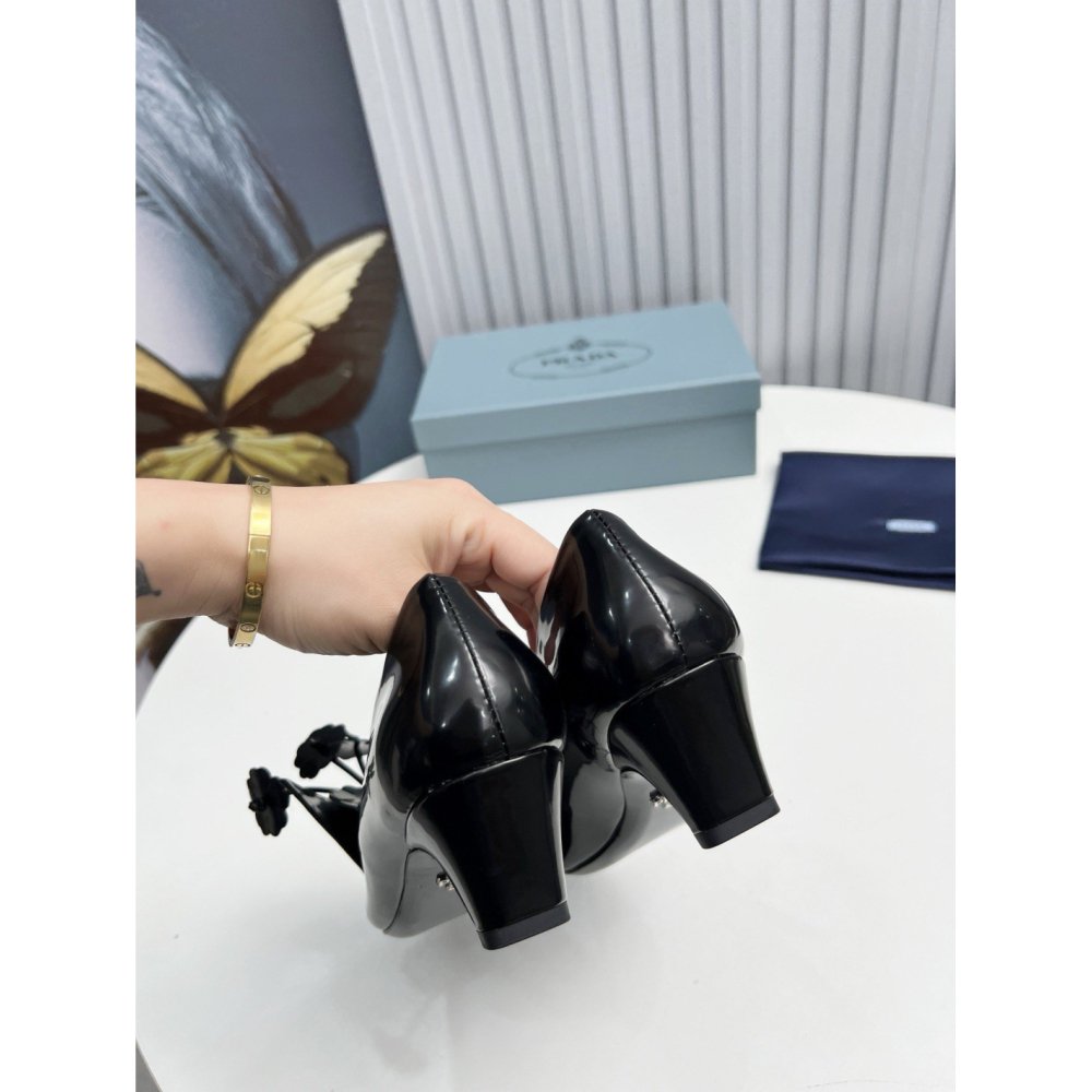 Cheap Reps Prada Pumps 45mm in Black Leather with Floral Appliques