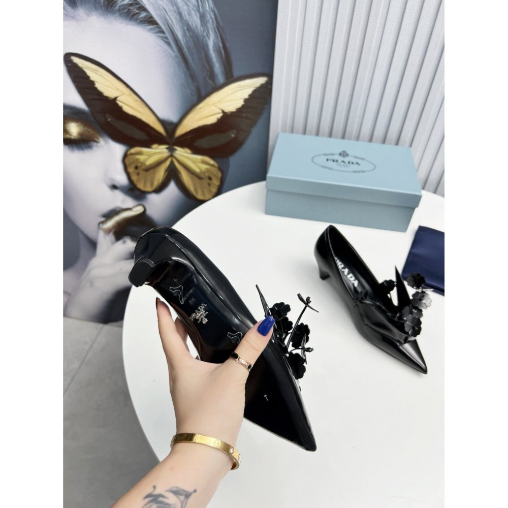 Cheap Reps Prada Pumps 45mm in Black Leather with Floral Appliques