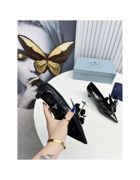 Cheap Reps Prada Pumps 45mm in Black Leather with Floral Appliques