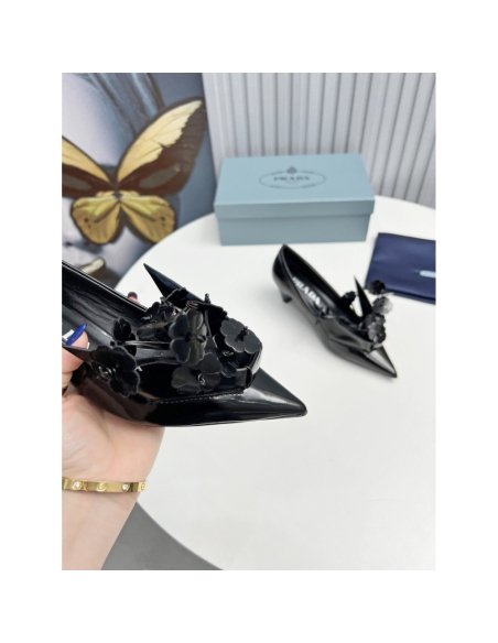 Cheap Reps Prada Pumps 45mm in Black Leather with Floral Appliques