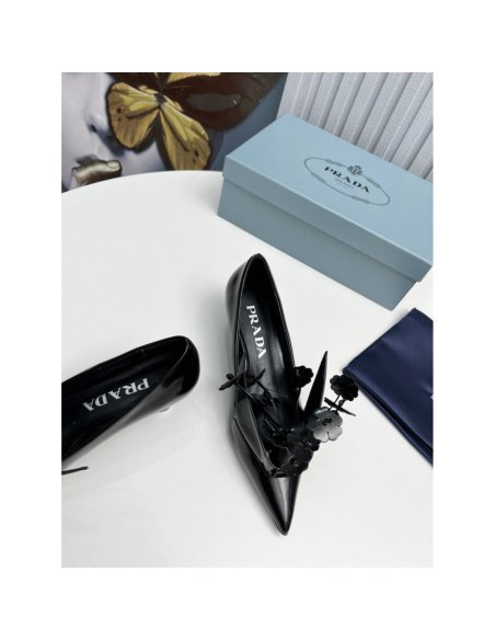 Cheap Reps Prada Pumps 45mm in Black Leather with Floral Appliques