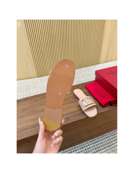 Valentino slippers 104,Valentino Slippers,Slides Slippers,More Brands