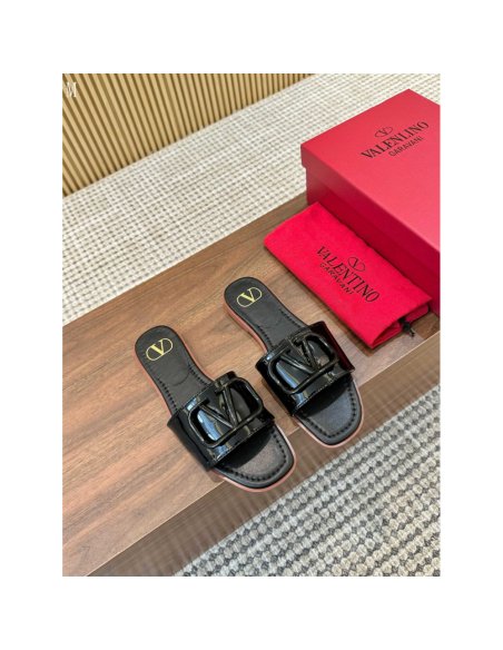 Valentino slippers 108,Valentino Slippers,Slides Slippers,More Brands