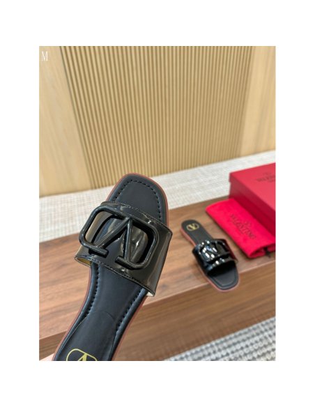 Valentino slippers 108,Valentino Slippers,Slides Slippers,More Brands