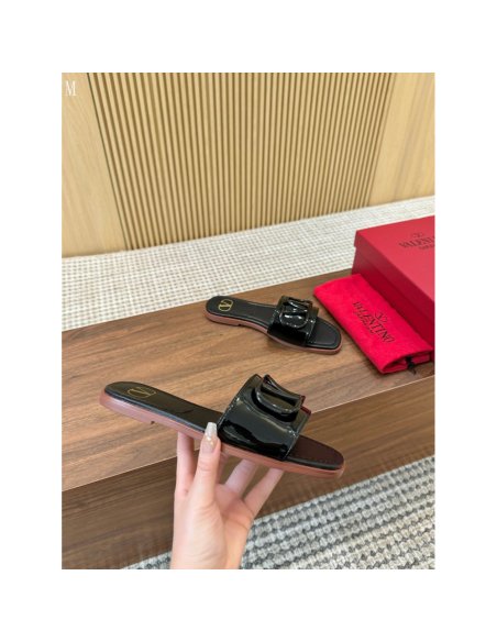 Valentino slippers 108,Valentino Slippers,Slides Slippers,More Brands