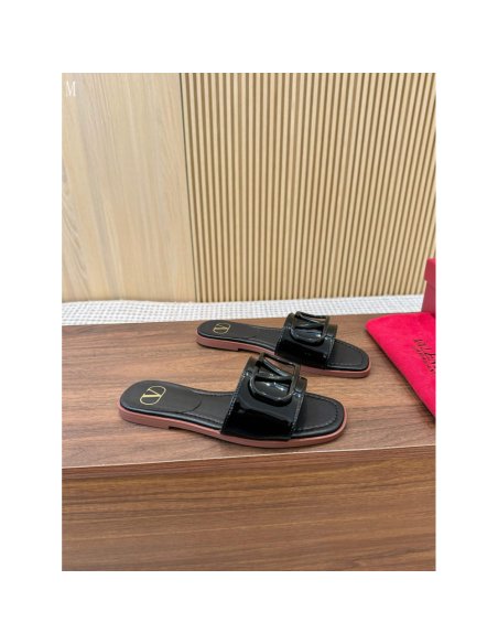 Valentino slippers 108,Valentino Slippers,Slides Slippers,More Brands