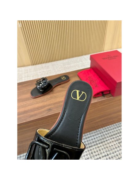 Valentino slippers 108,Valentino Slippers,Slides Slippers,More Brands