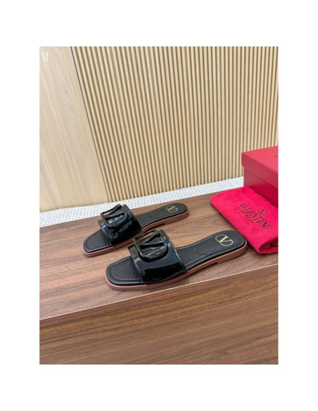 Valentino slippers 108,Valentino Slippers,Slides Slippers,More Brands