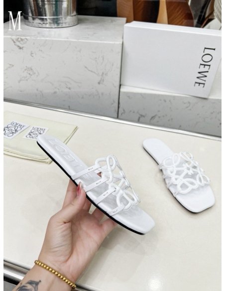 LOEWE Slippers 040,Loewe Slippers,Slides Slippers,More Brands