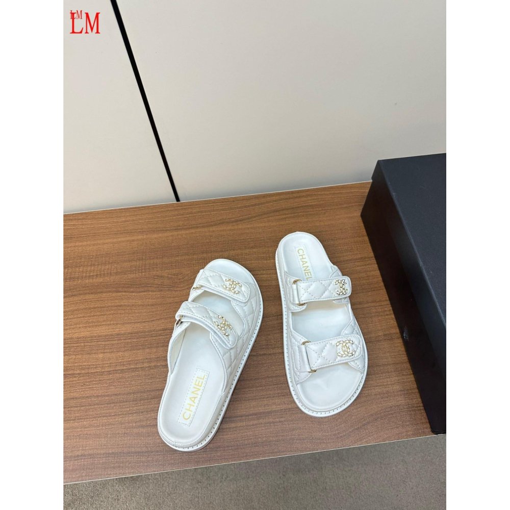 Chanel Slippers 064,Chanel Slippers,Slides Slippers,More Brands
