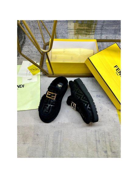 Fendi Slippers 046,Fendi Slippers,Slides Slippers,More Brands