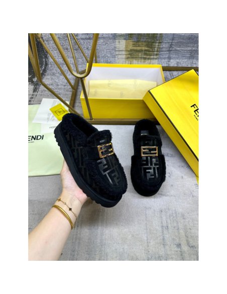 Fendi Slippers 046,Fendi Slippers,Slides Slippers,More Brands