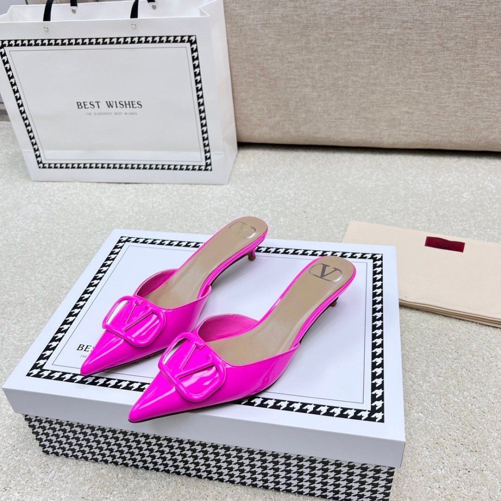 Valentino slippers 092,Valentino Slippers,Slides Slippers,More Brands