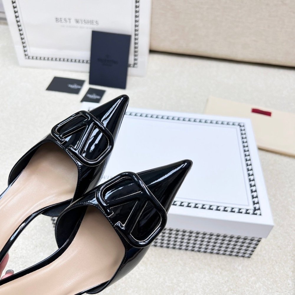 Valentino slippers 095,Valentino Slippers,Slides Slippers,More Brands