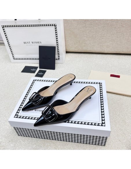 Valentino slippers 095,Valentino Slippers,Slides Slippers,More Brands