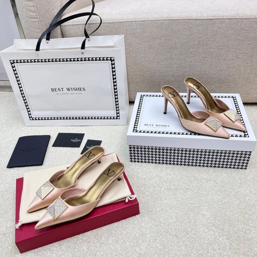 Valentino slippers 098,Valentino Slippers,Slides Slippers,More Brands