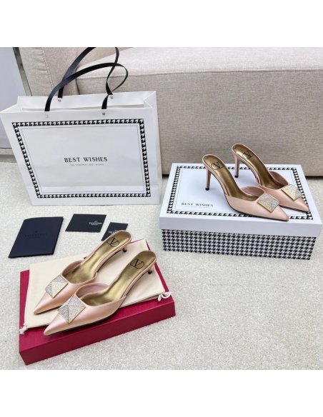 Valentino slippers 098,Valentino Slippers,Slides Slippers,More Brands