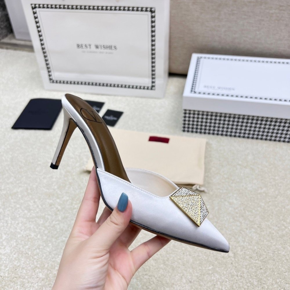 Valentino slippers 099,Valentino Slippers,Slides Slippers,More Brands