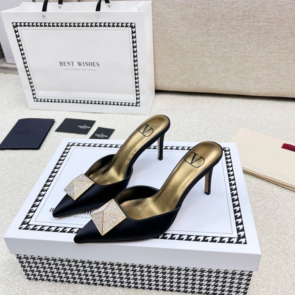 Valentino slippers 100,Valentino Slippers,Slides Slippers,More Brands