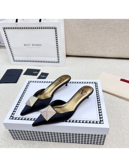 Valentino slippers 100,Valentino Slippers,Slides Slippers,More Brands