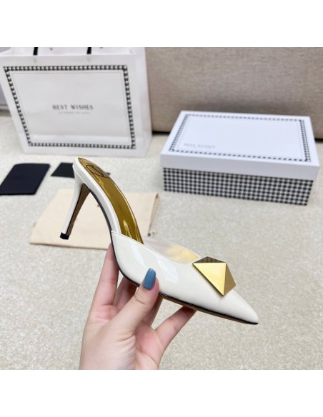 Valentino slippers 102,Valentino Slippers,Slides Slippers,More Brands