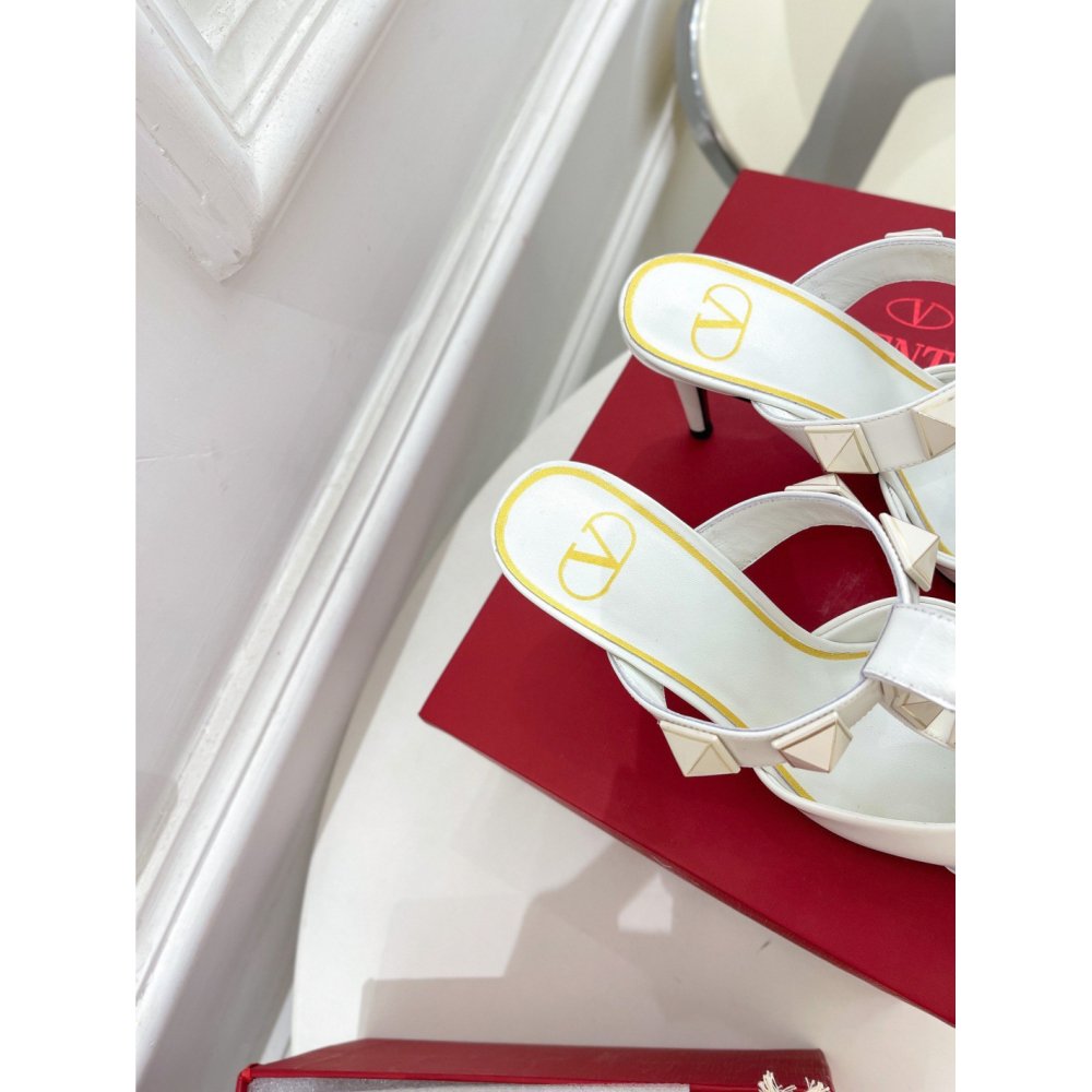 Cheap Reps Valentino Roman Enameled Stud Pumps In White Calfskin