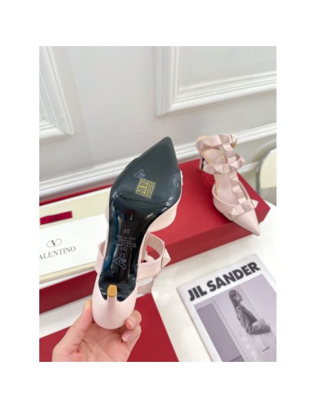 Cheap Reps Valentino Roman Enameled Stud Pumps In Powder Calfskin