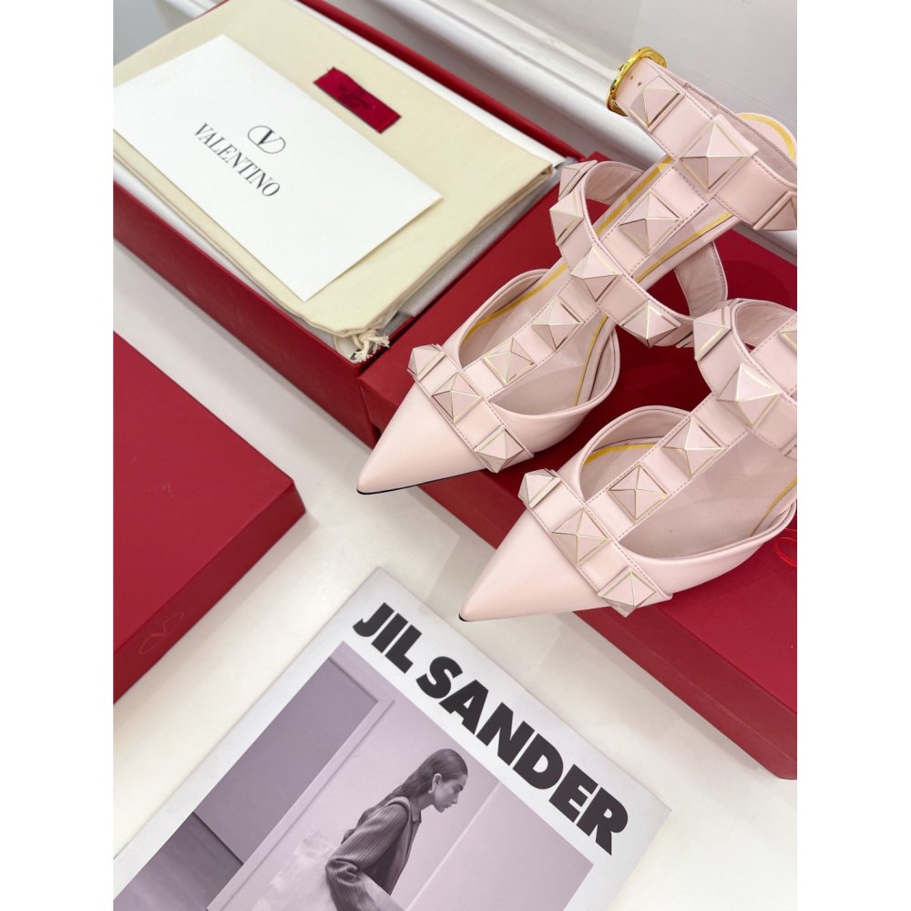 Cheap Reps Valentino Roman Enameled Stud Pumps In Powder Calfskin