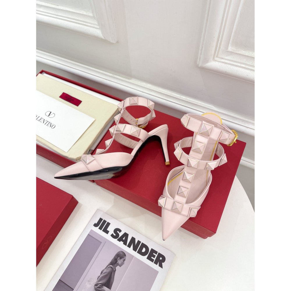 Cheap Reps Valentino Roman Enameled Stud Pumps In Powder Calfskin