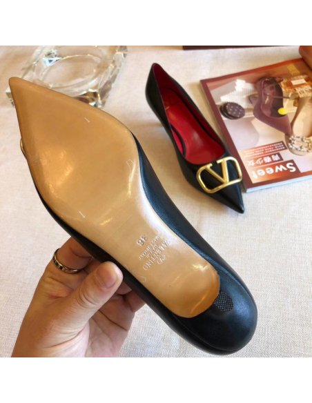 Cheap Reps Valentino Garavani Vlogo Pumps 45mm In Black Lambskin