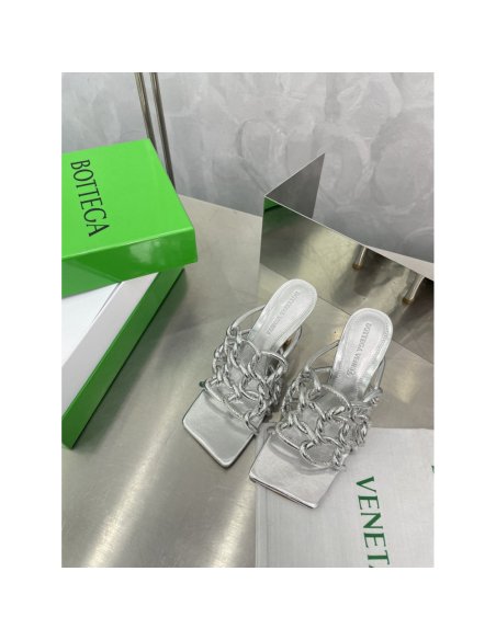 Cheap Reps Bottega Veneta Stretch Twist Sandals In Silver Metallic Lambskin