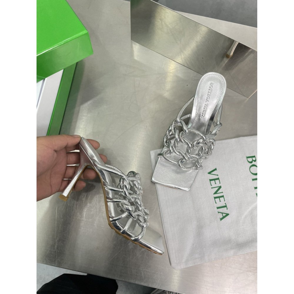 Cheap Reps Bottega Veneta Stretch Twist Sandals In Silver Metallic Lambskin