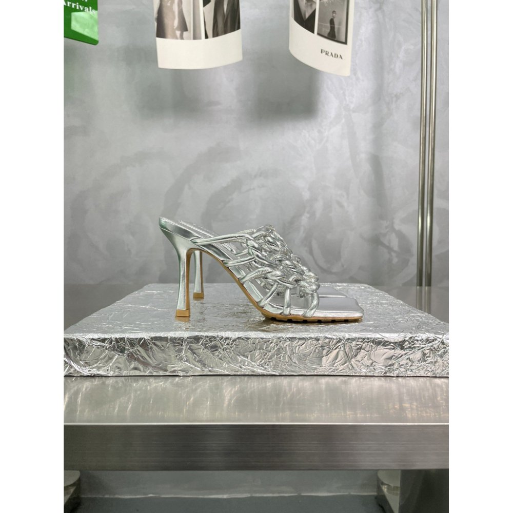 Cheap Reps Bottega Veneta Stretch Twist Sandals In Silver Metallic Lambskin