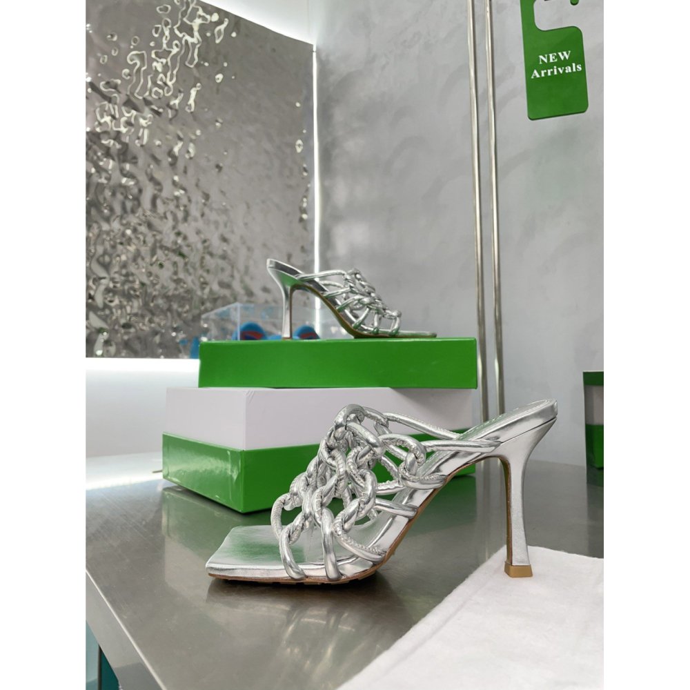 Cheap Reps Bottega Veneta Stretch Twist Sandals In Silver Metallic Lambskin