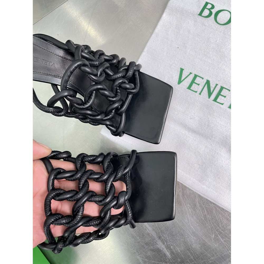 Cheap Reps Bottega Veneta Stretch Twist Sandals In Black Lambskin