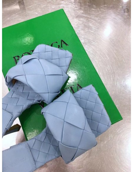 Cheap Reps Bottega Veneta Lido Sandals In Light Blue Intrecciato Leather