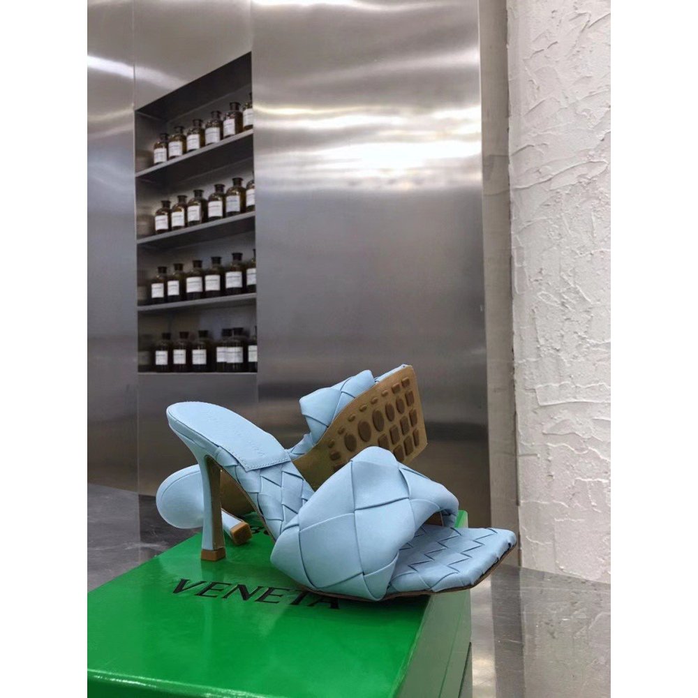 Cheap Reps Bottega Veneta Lido Sandals In Light Blue Intrecciato Leather