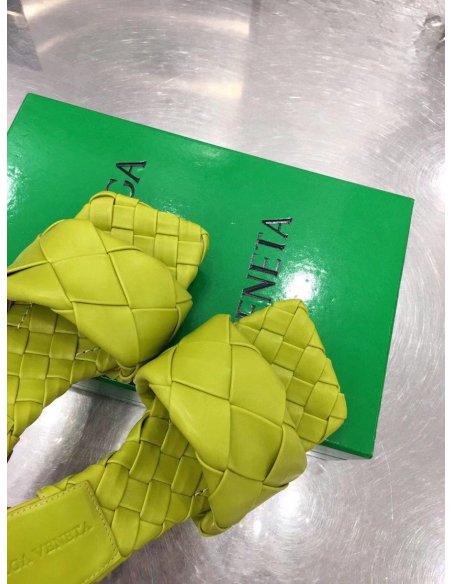 Cheap Reps Bottega Veneta Lido Sandals In Kiwi Intrecciato Leather