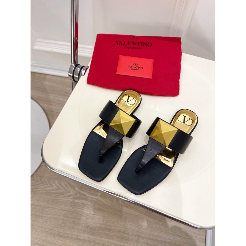 Cheap Reps Valentino One Stud Flat Thong Sandals In Black Calfskin