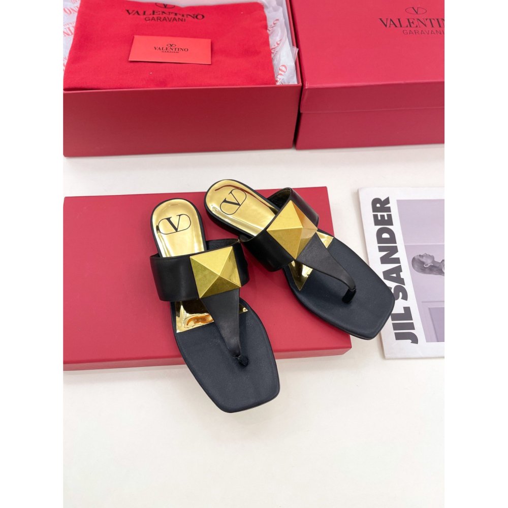 Cheap Reps Valentino One Stud Flat Thong Sandals In Black Calfskin