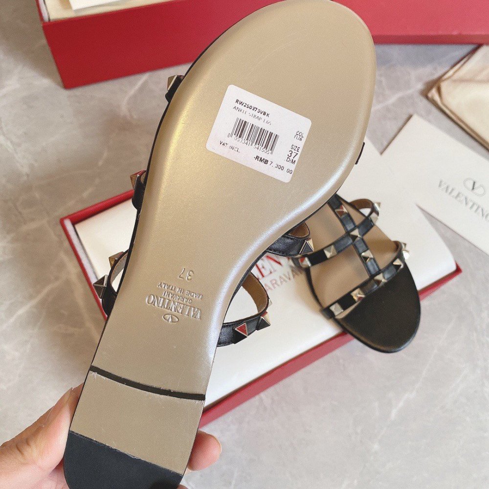 Cheap Reps Valentino Garavani Rockstud Flat Sandals In Black Calfskin