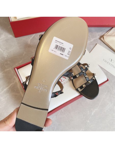 Cheap Reps Valentino Garavani Rockstud Flat Sandals In Black Calfskin