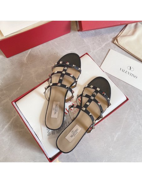 Cheap Reps Valentino Garavani Rockstud Flat Sandals In Black Calfskin