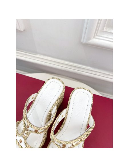 Cheap Reps Valentino Garavani Rockstud Wedge Sandals in White Calfskin