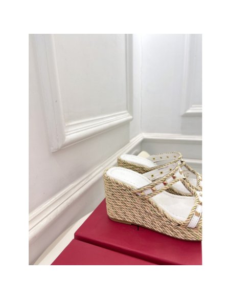 Cheap Reps Valentino Garavani Rockstud Wedge Sandals in White Calfskin