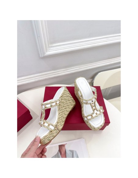 Cheap Reps Valentino Garavani Rockstud Wedge Sandals in White Calfskin
