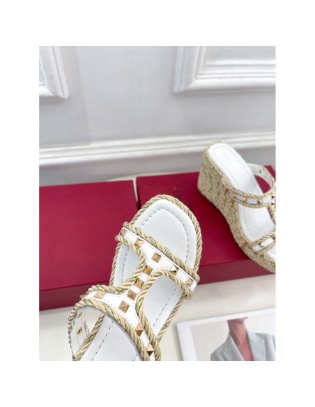 Cheap Reps Valentino Garavani Rockstud Wedge Sandals in White Calfskin